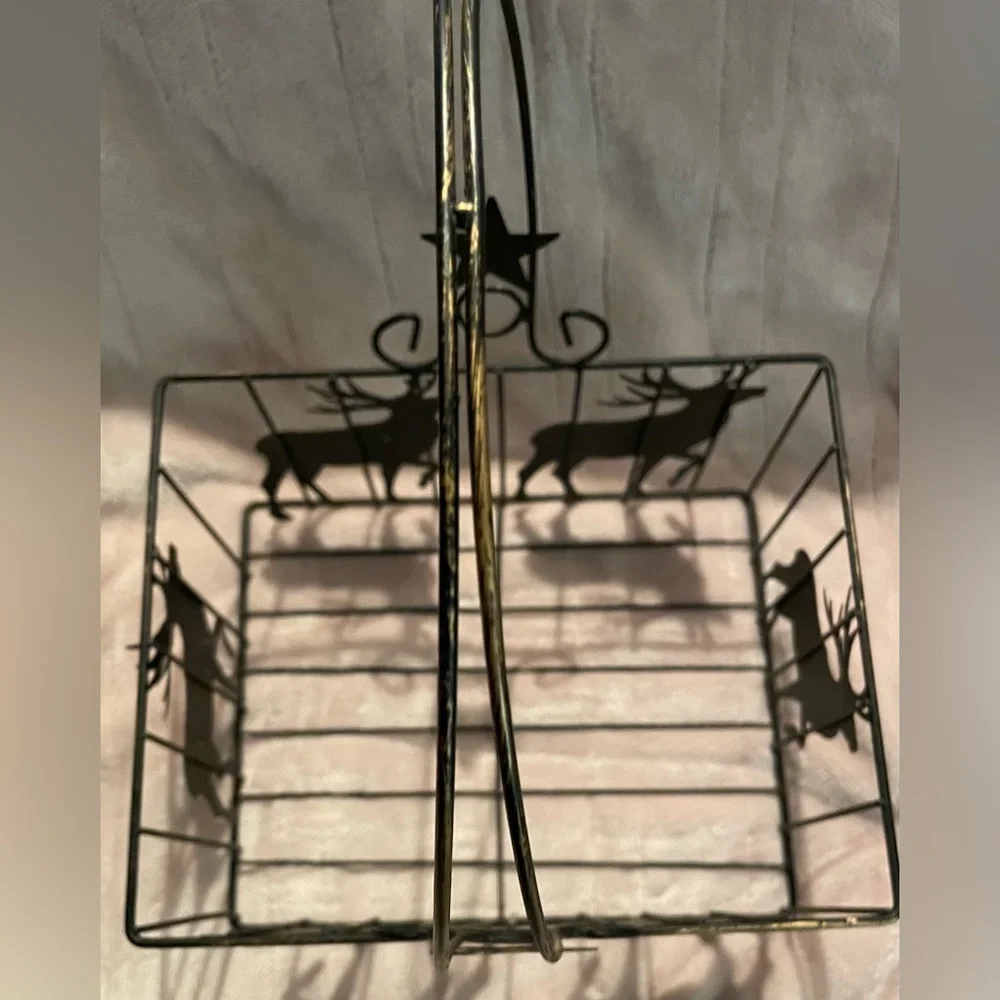 Metal Reindeer Basket 10.5X8”It’s a lovely basket to put anything inEaster too!🐣